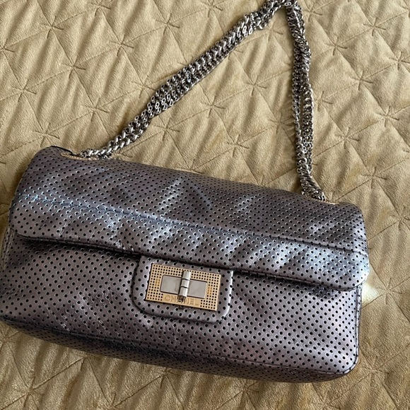 🎁SALE!! Chanel Perforated Silver leather Flap - Picture 4 of 7